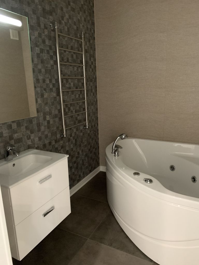 Продажа 3-комнатной квартиры, Пятигорск, Людкевича ул,  9