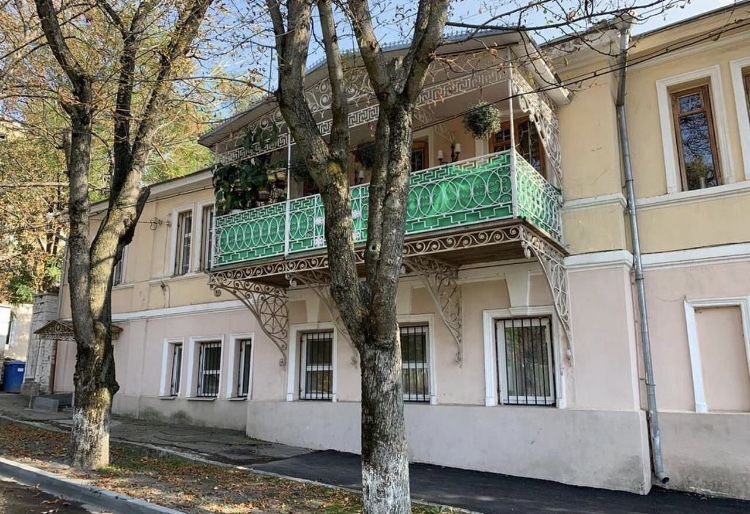 Продажа 4-комнатной квартиры, Пятигорск, Кирова пр-кт,  15