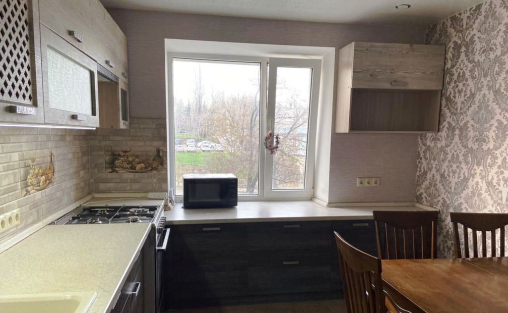 Продажа 4-комнатной квартиры, Ставрополь, Карла Маркса пр-кт,  84