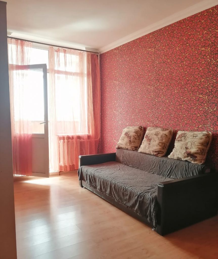 Продажа 3-комнатной квартиры, Батайск, Комарова ул,  132