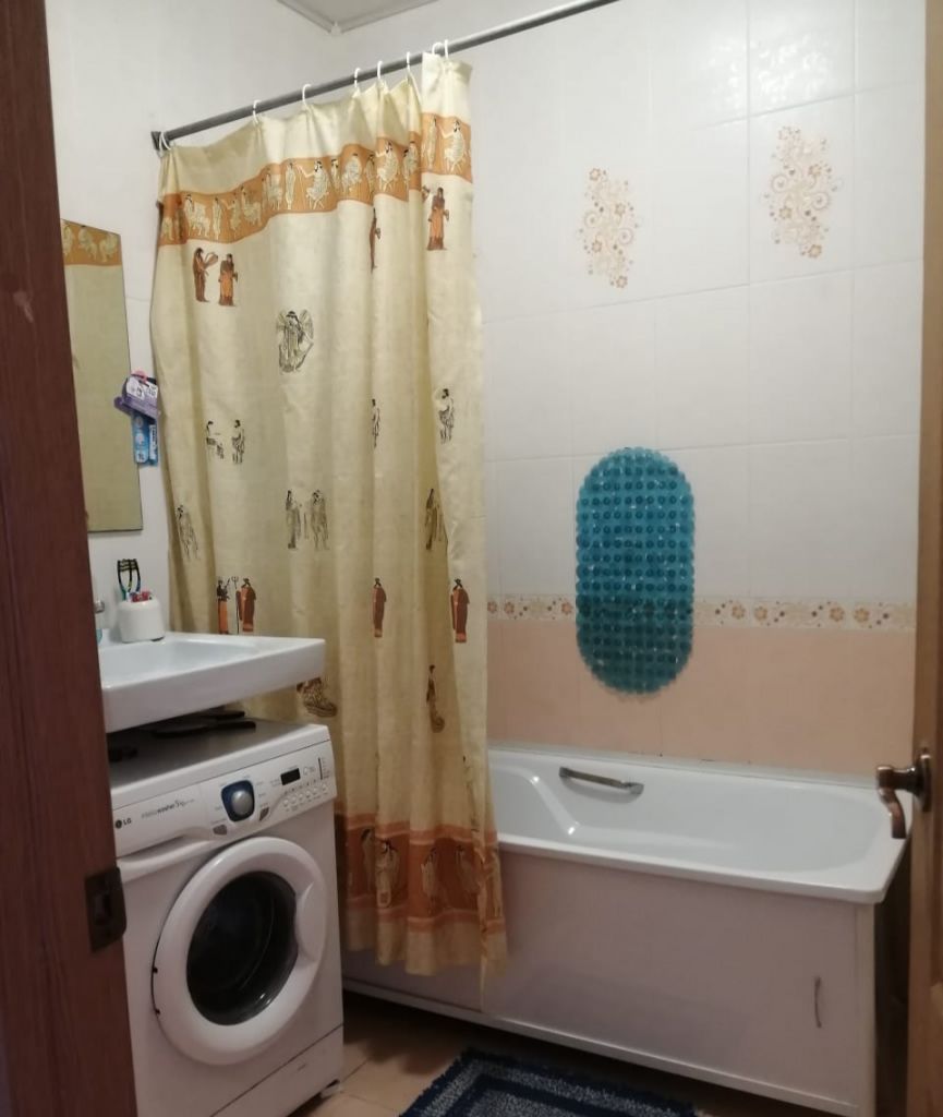 Продажа 3-комнатной квартиры, Батайск, Комарова ул,  132