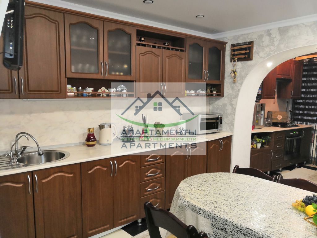 Продажа 4-комнатной квартиры, Минеральные Воды, Анджиевского ул,  7