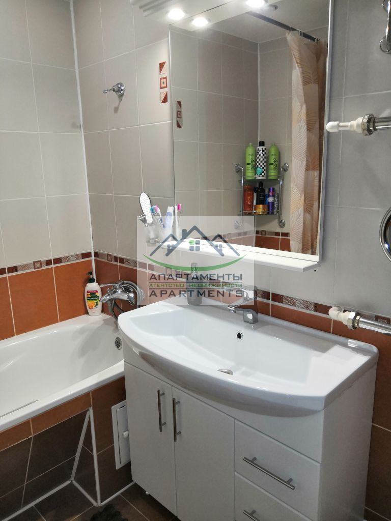 Продажа 4-комнатной квартиры, Минеральные Воды, Анджиевского ул,  7