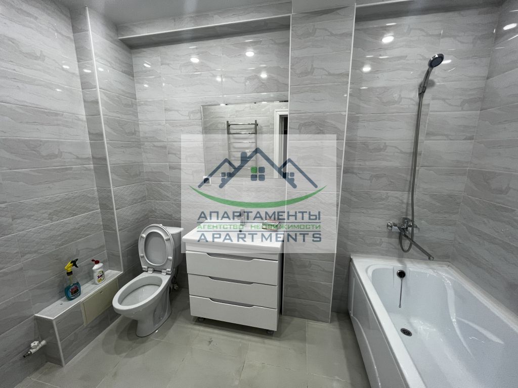 Продажа 2-комнатной квартиры, Пятигорск, Адмиральского ул,  1а