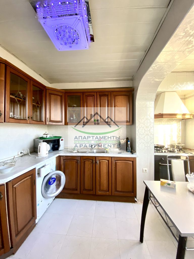 Продажа 4-комнатной квартиры, Пятигорск, Адмиральского ул,  8к3