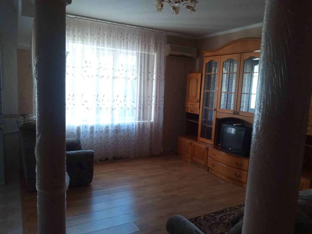 Продажа 3-комнатной квартиры, Батайск, Комарова ул,  132