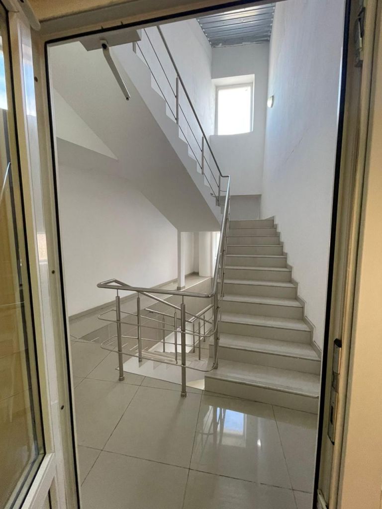 Продажа 8-комнатной квартиры, Пятигорск, Калинина пр-кт,  5а