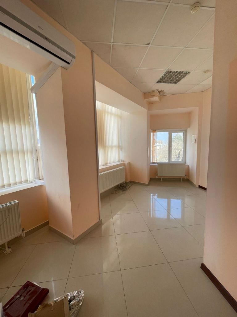 Продажа 8-комнатной квартиры, Пятигорск, Калинина пр-кт,  5а