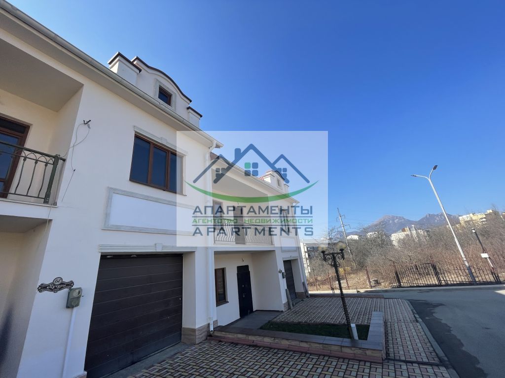 Продажа дома, 350м <sup>2</sup>, 3 сот., Пятигорск, Кучуры ул,  8с