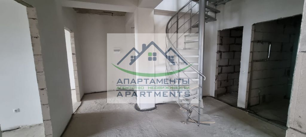 Продажа 5-комнатной квартиры, Пятигорск, Адмиральского ул,  1а