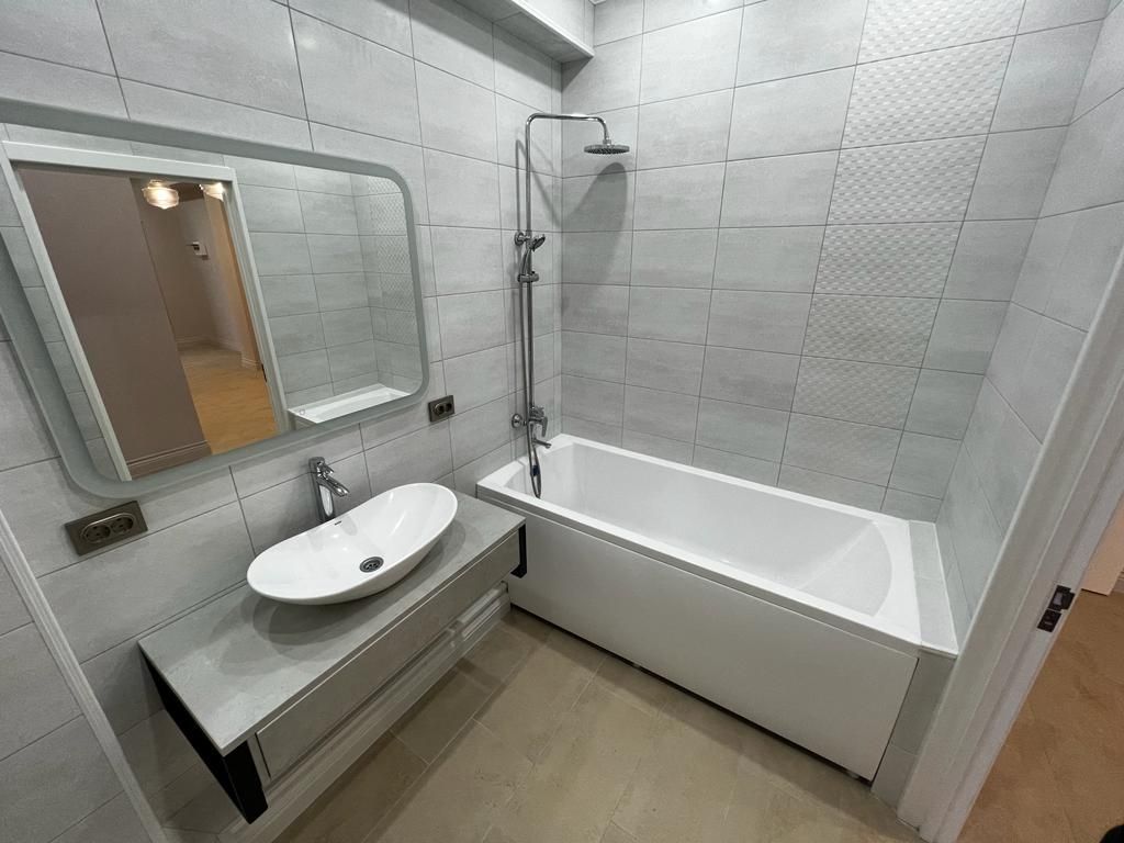 Продажа 2-комнатной квартиры, Пятигорск, Адмиральского ул,  1А