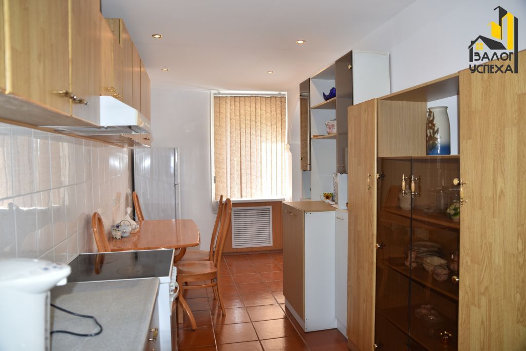 Продажа 4-комнатной квартиры, Находка, Дзержинского ул,  3а