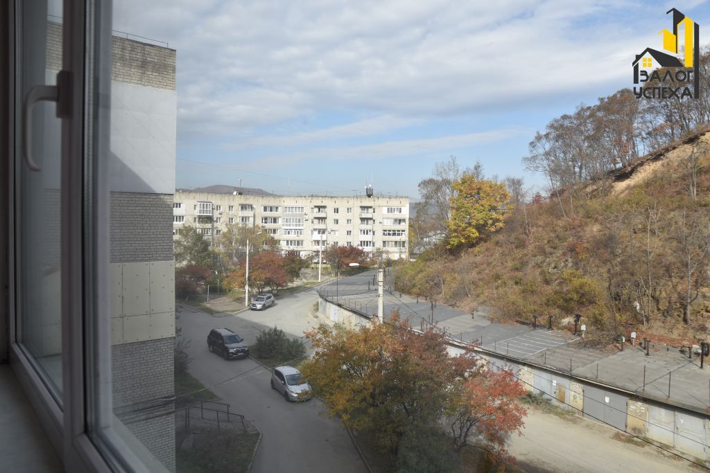 Продажа 4-комнатной квартиры, Находка, Дзержинского ул,  3а