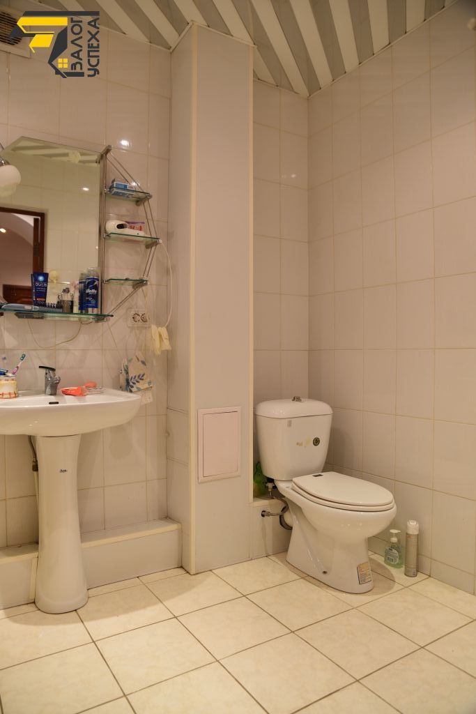 Продажа 4-комнатной квартиры, Находка, Дзержинского ул,  3а