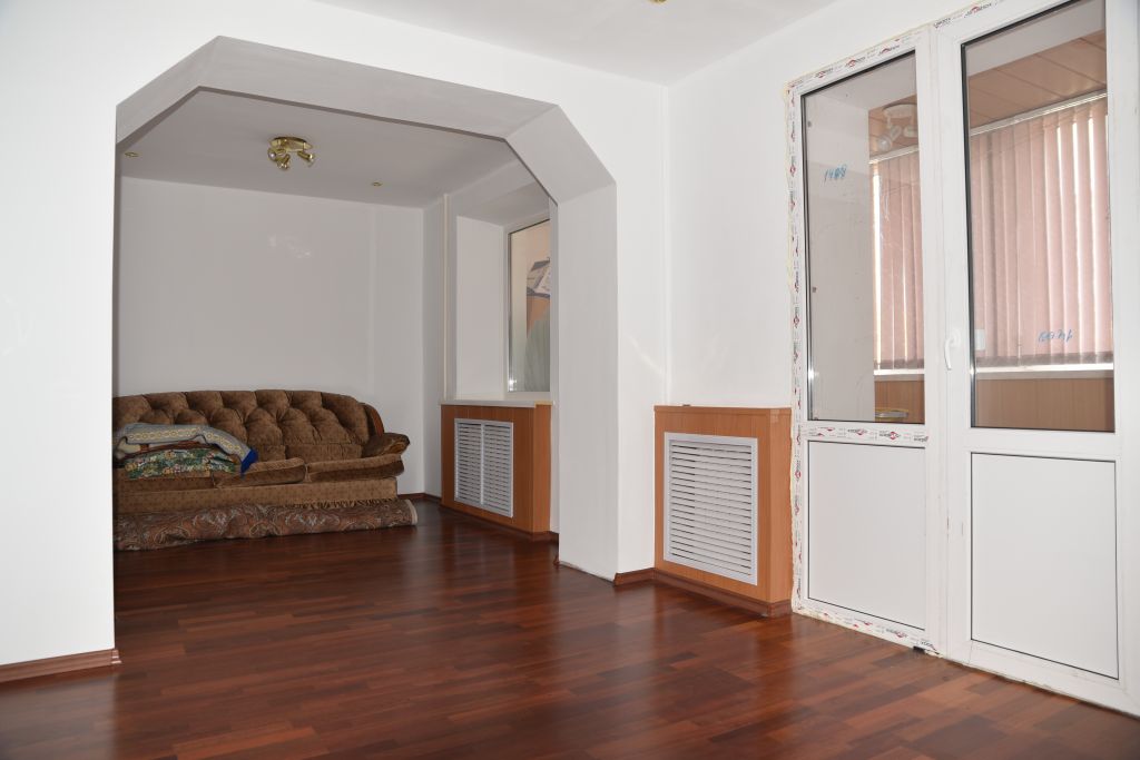 Продажа 4-комнатной квартиры, Находка, Дзержинского ул,  3а