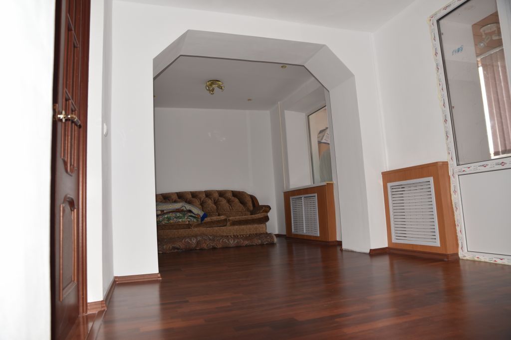 Продажа 4-комнатной квартиры, Находка, Дзержинского ул,  3а