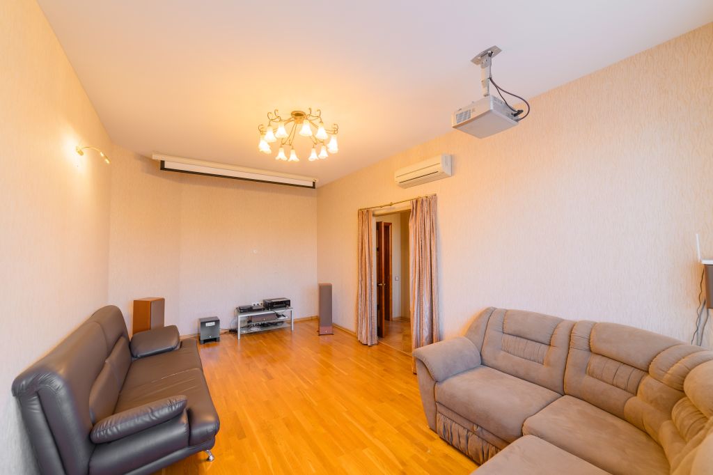 Продажа 4-комнатной квартиры, Владимир, Октябрьский пр-кт,  25