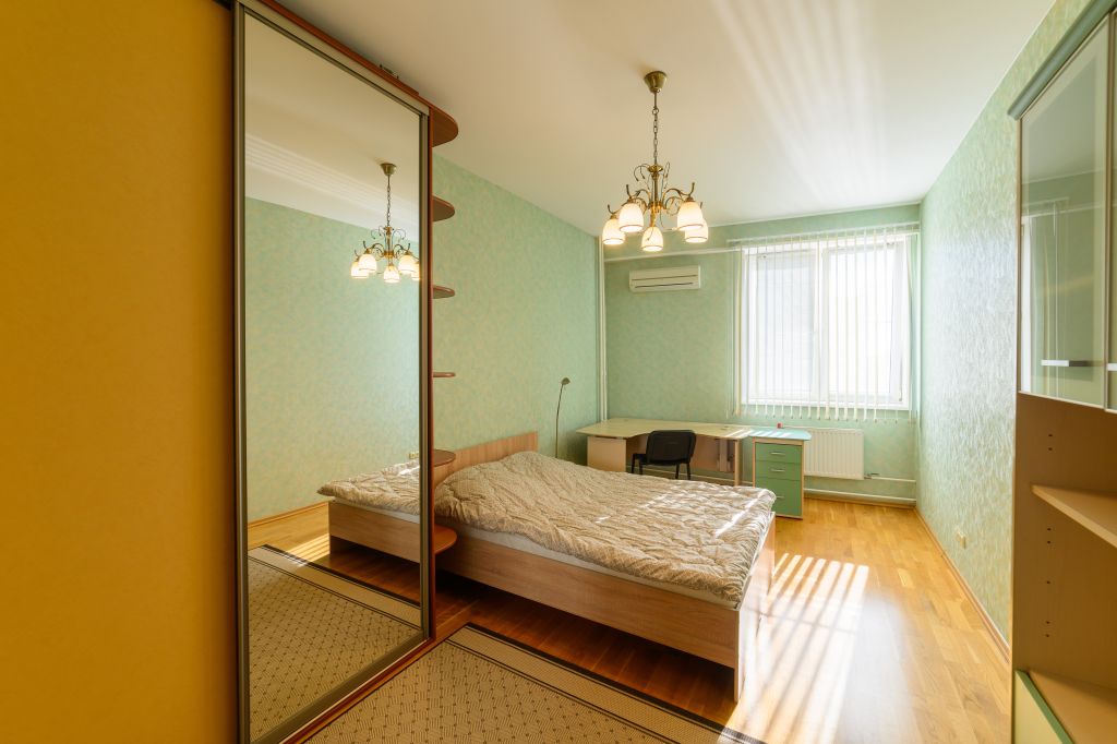 Продажа 4-комнатной квартиры, Владимир, Октябрьский пр-кт,  25