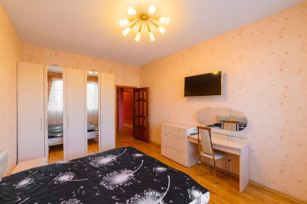 Продажа 4-комнатной квартиры, Владимир, Октябрьский пр-кт,  25