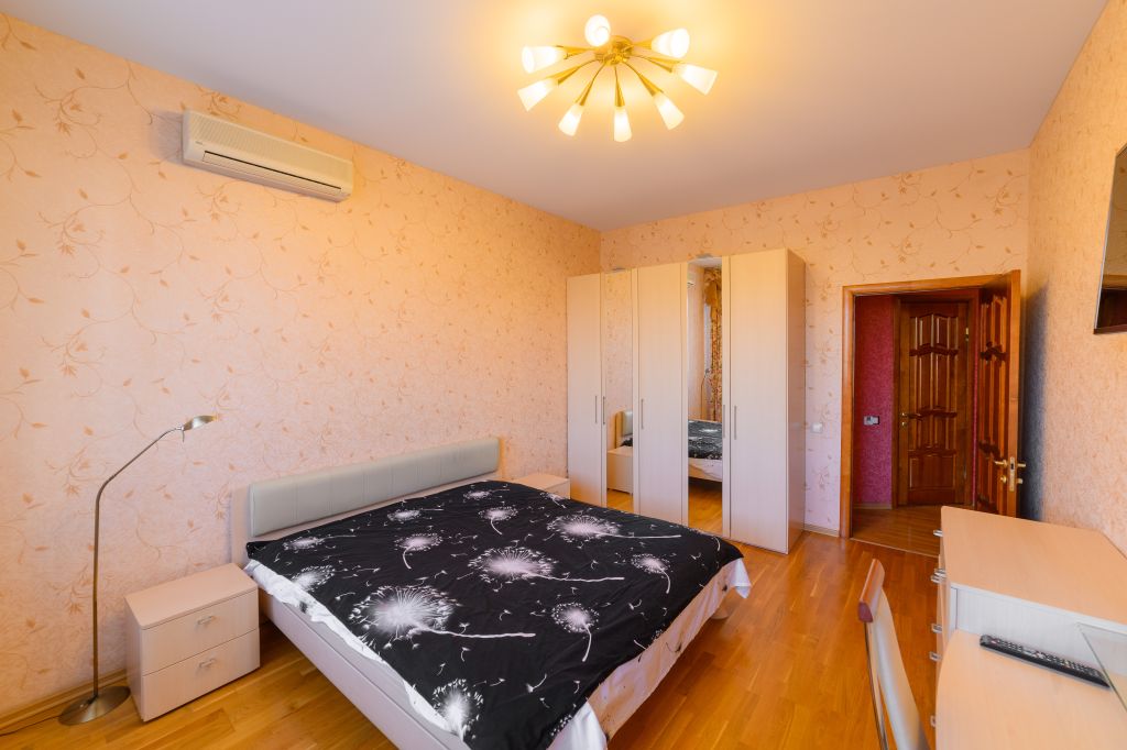 Продажа 4-комнатной квартиры, Владимир, Октябрьский пр-кт,  25