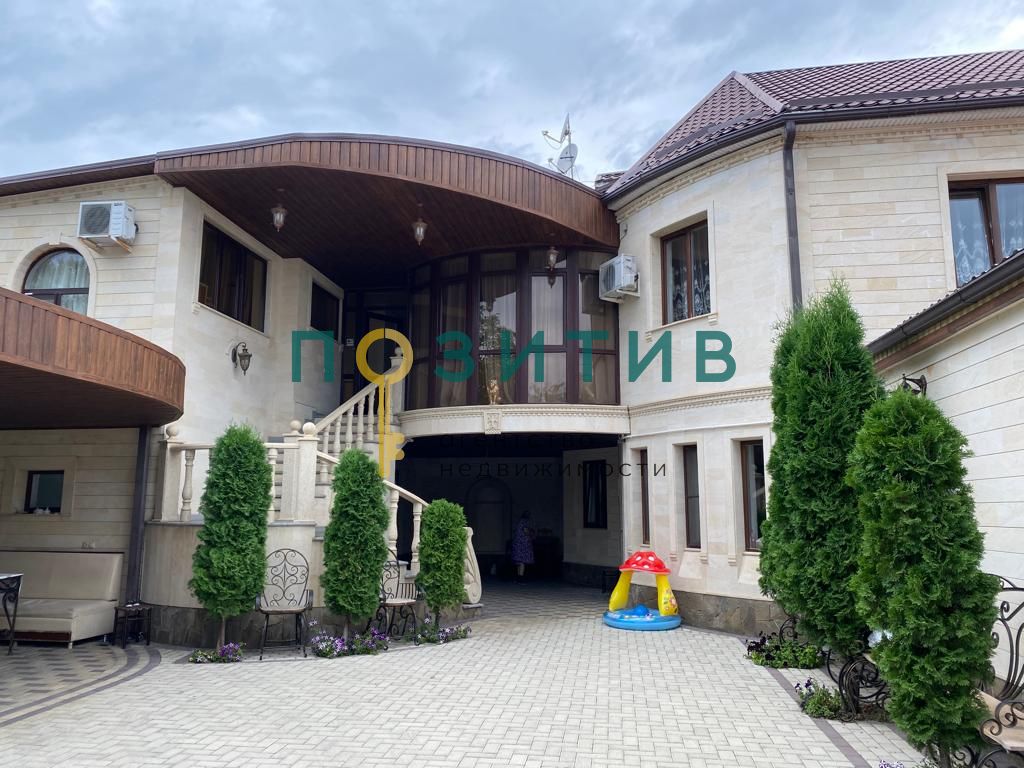 Продажа дома, 350м <sup>2</sup>, 4 сот., Минеральные Воды, Тбилисская ул