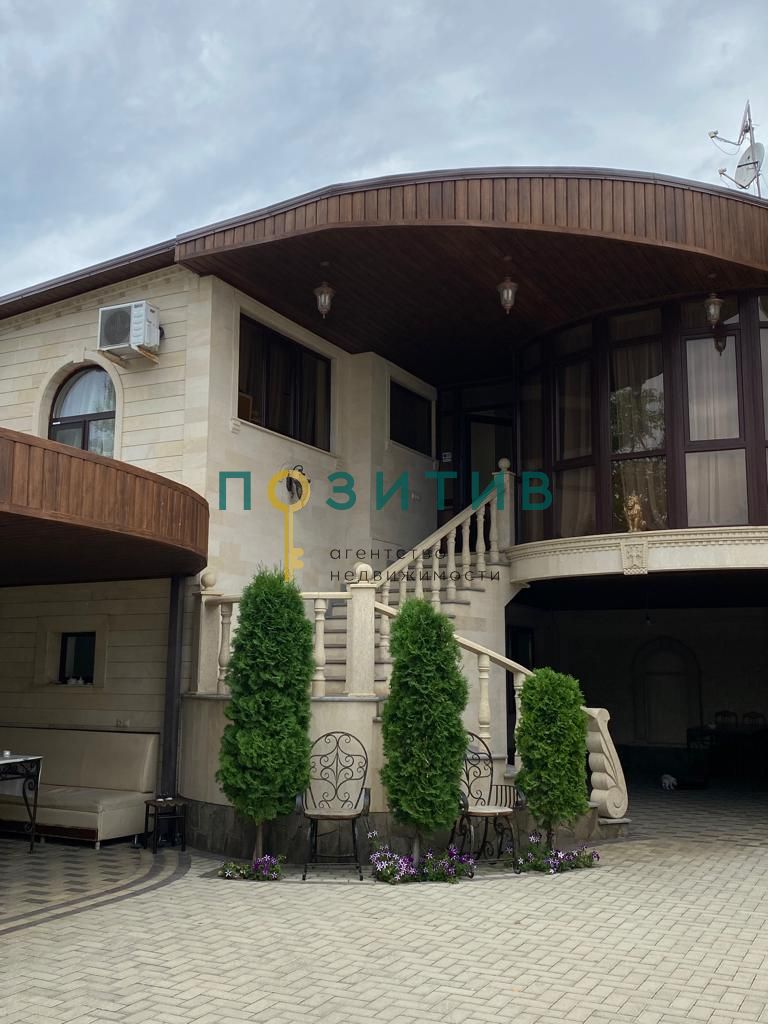 Продажа дома, 350м <sup>2</sup>, 4 сот., Минеральные Воды, Тбилисская ул