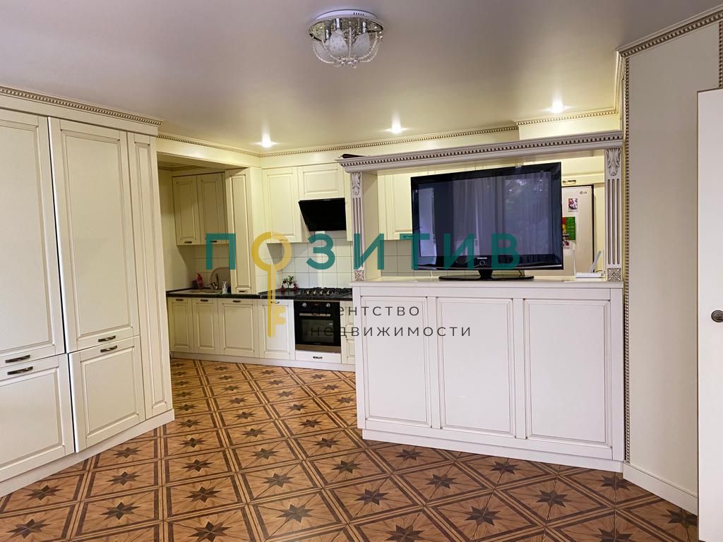 Продажа дома, 350м <sup>2</sup>, 4 сот., Минеральные Воды, Тбилисская ул