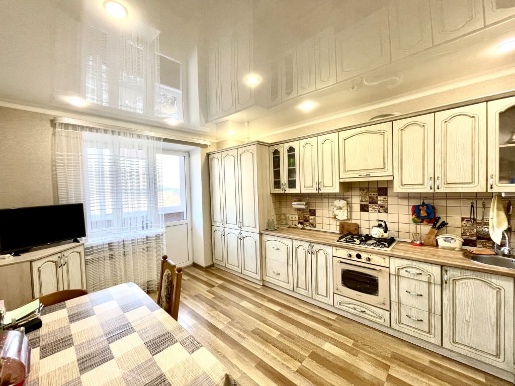 Продажа 2-комнатной квартиры, Ессентуки, Октябрьская пл,  31