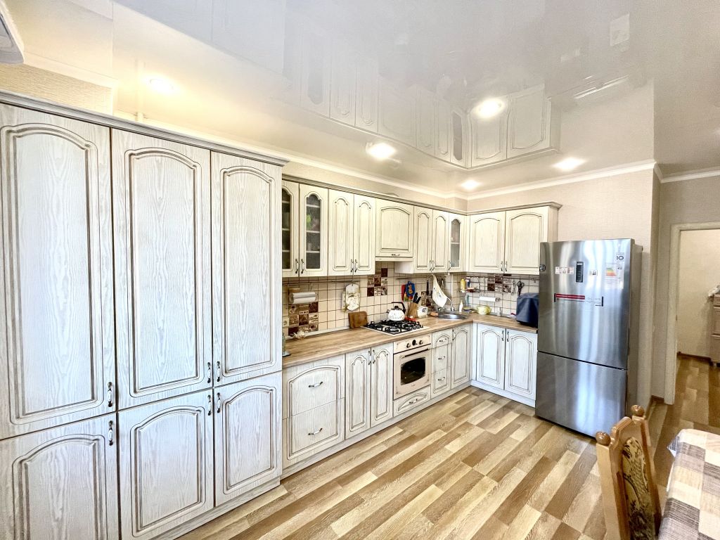 Продажа 2-комнатной квартиры, Ессентуки, Октябрьская пл,  31