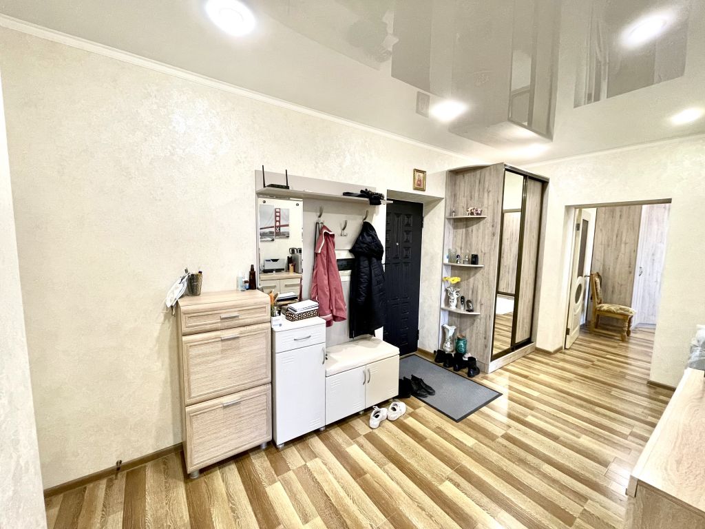 Продажа 2-комнатной квартиры, Ессентуки, Октябрьская пл,  31