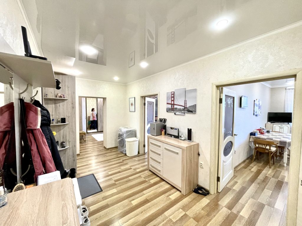 Продажа 2-комнатной квартиры, Ессентуки, Октябрьская пл,  31