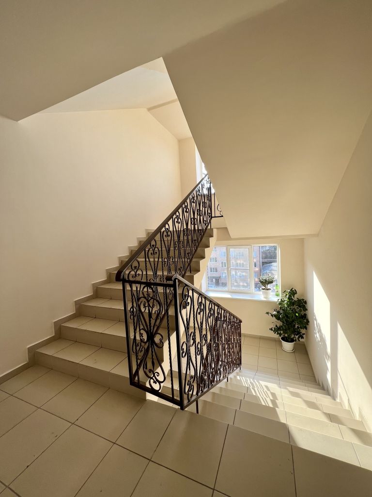 Продажа 2-комнатной квартиры, Ессентуки, Октябрьская пл,  31