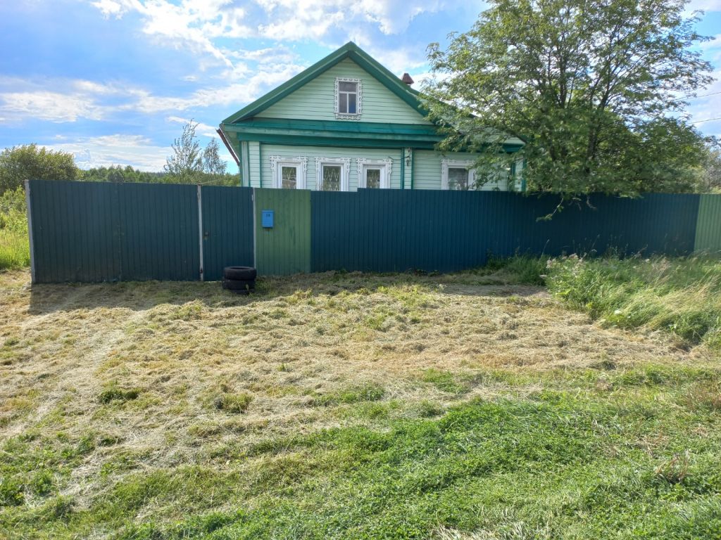 Каменево д, центральная, 28, дом бревно с участком 16.00 сотка на продажу
