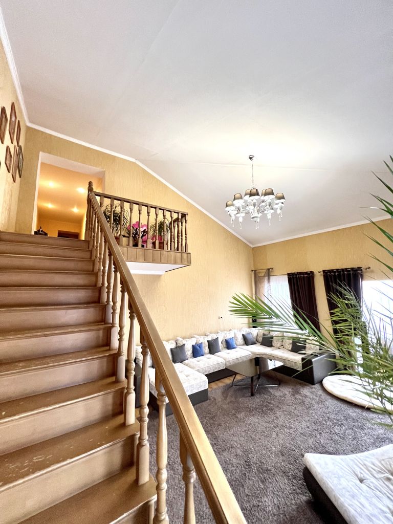 Продажа 5-комнатной квартиры, Ессентуки, Маяковского ул,  15