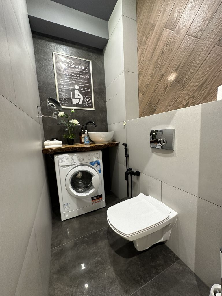 Продажа 2-комнатной квартиры, Пятигорск, Адмиральского ул,  1а