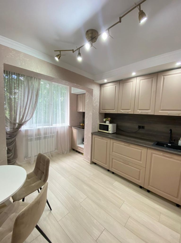 Продажа 2-комнатной квартиры, Пятигорск, Адмиральского ул,  8к4