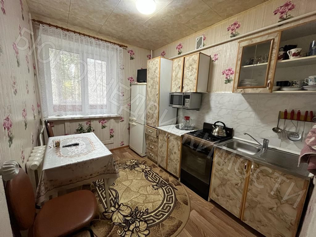 Продажа 3-комнатной квартиры, Балашов, Нефтяная ул,  44А