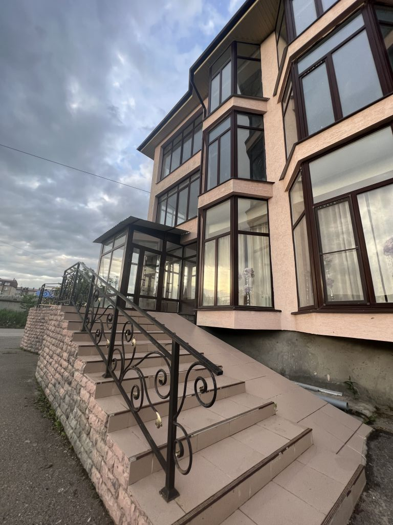 Продажа 3-комнатной квартиры, Ессентуки, Счастливая ул,  22