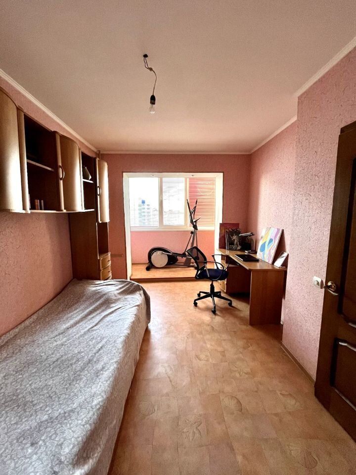 Продажа 4-комнатной квартиры, Саратов, Чехова ул,  8