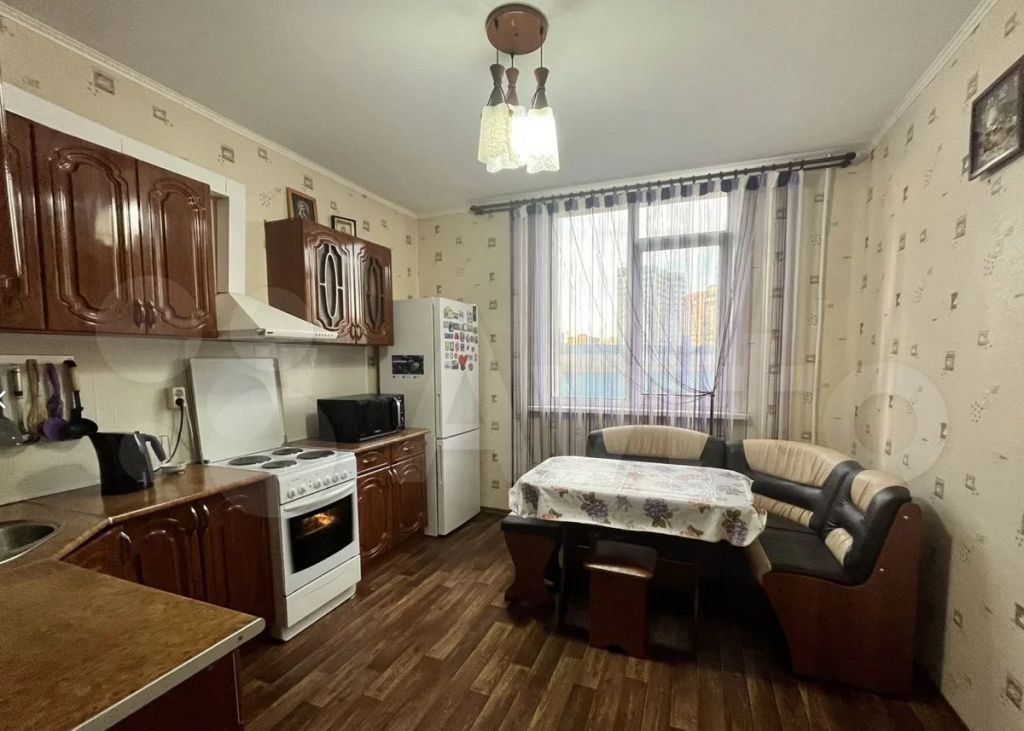 Продажа 3-комнатной новостройки, Оренбург, Салмышская ул,  72