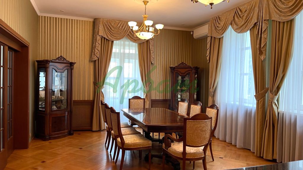 Продажа дома, 841м <sup>2</sup>, 30 сот., Бородки, Лебединое озеро,  4А