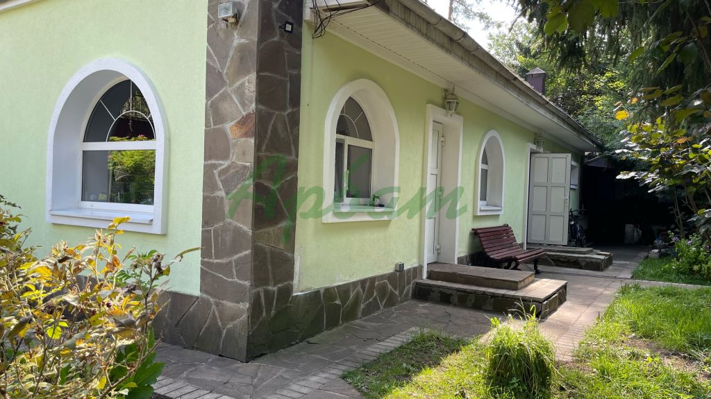 Продажа дома, 841м <sup>2</sup>, 30 сот., Бородки, Лебединое озеро,  4А