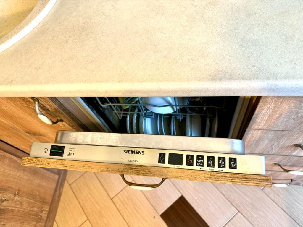 Продажа 2-комнатной квартиры, Пятигорск, Железнодорожная ул,  121