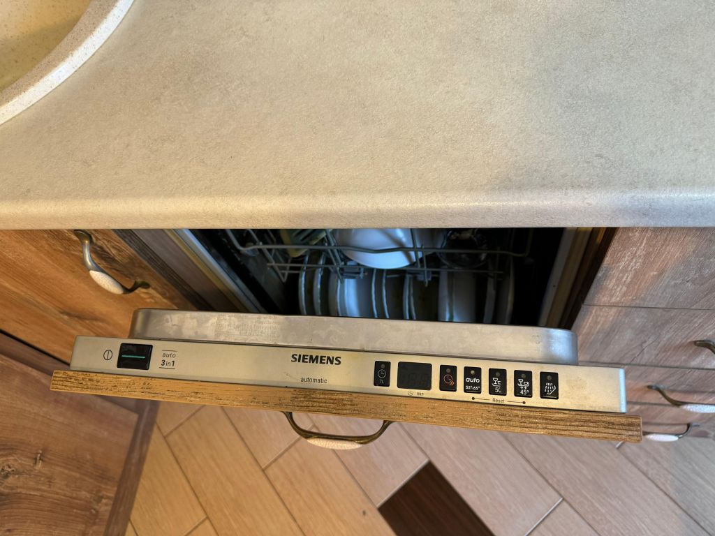 Продажа 2-комнатной квартиры, Пятигорск, Железнодорожная ул,  121