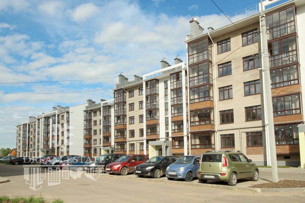 Продажа 2-комнатной квартиры, Красный Бор, Большая Заозерная ул,  37