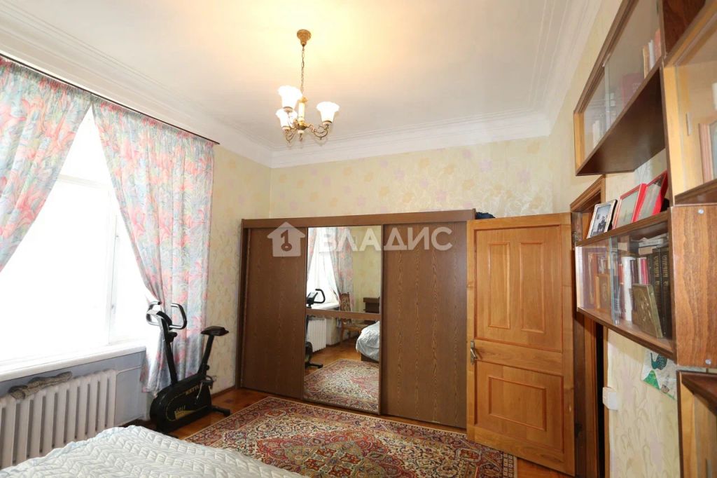 Продажа 4-комнатной квартиры, Москва, Никитский б-р,  12