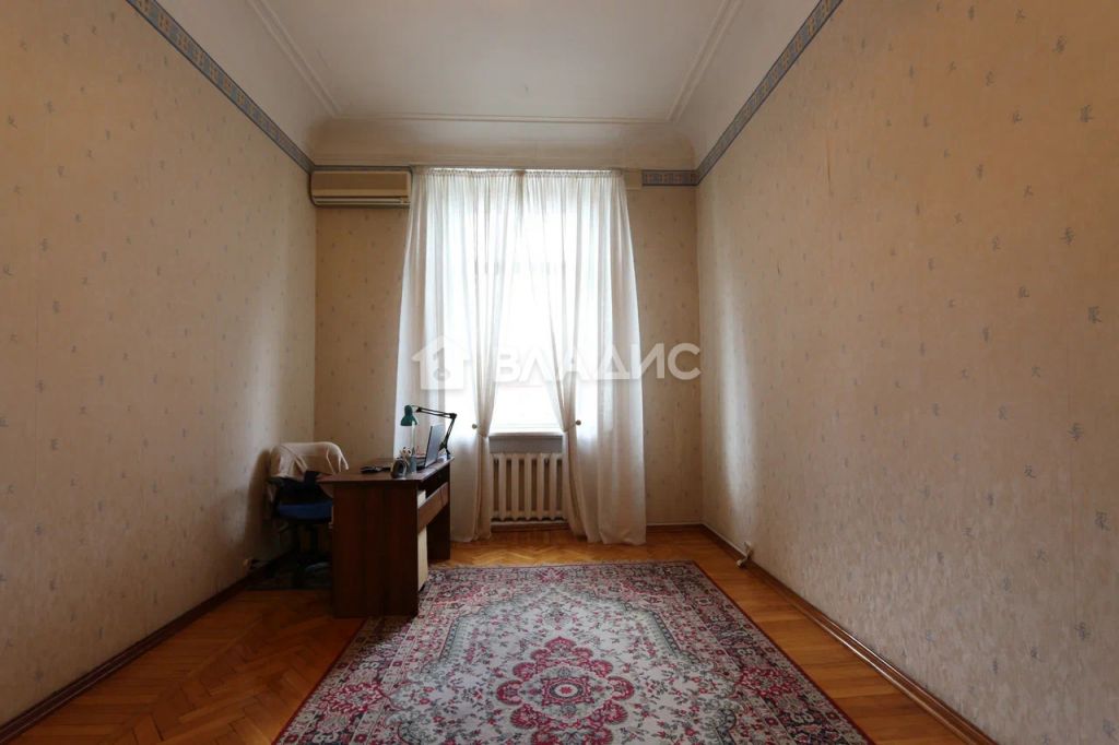 Продажа 4-комнатной квартиры, Москва, Никитский б-р,  12