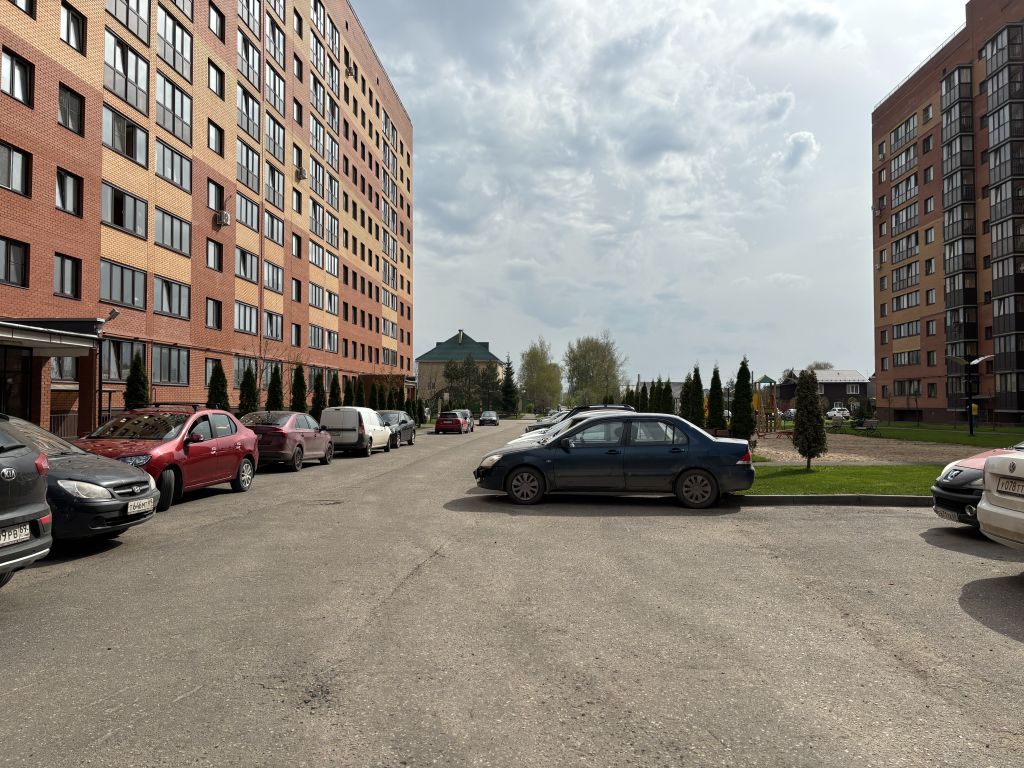 Продажа 2-комнатной квартиры, Батино, Есенина,  2