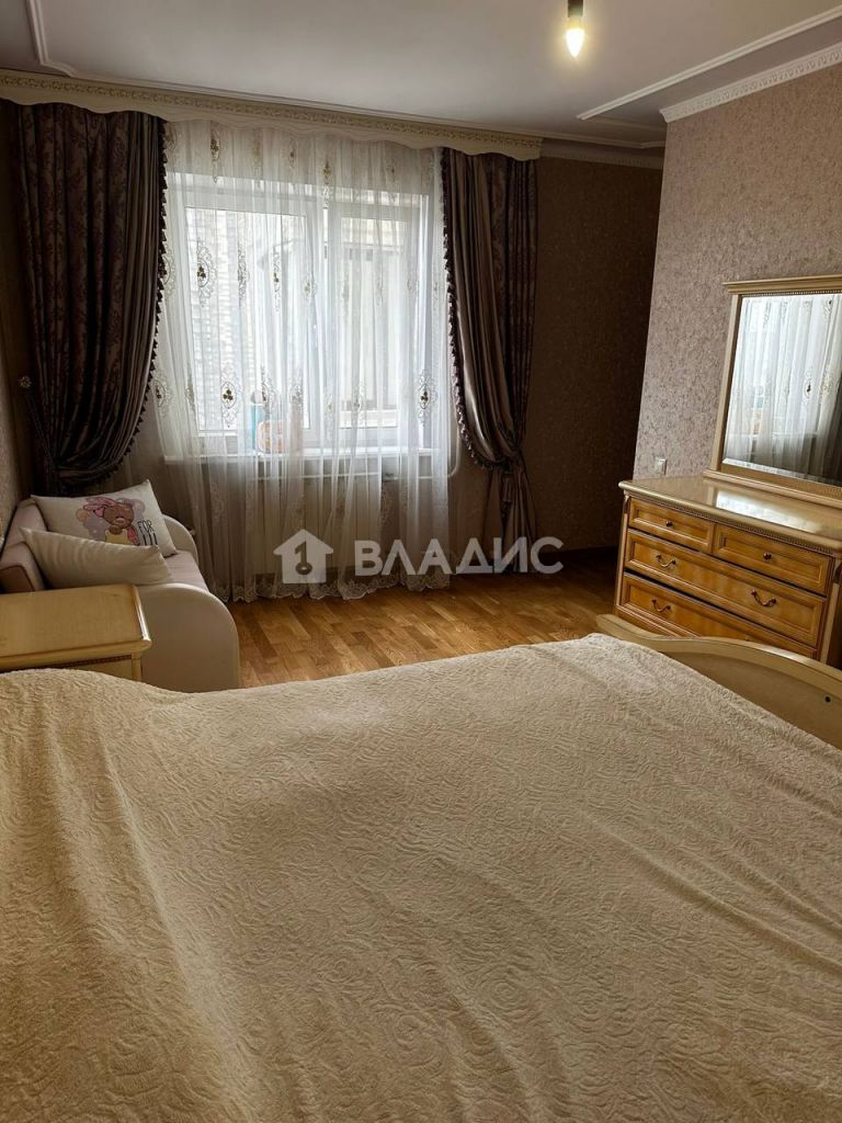 Продажа 3-комнатной квартиры, Одинцово, улица чистяковой,  8