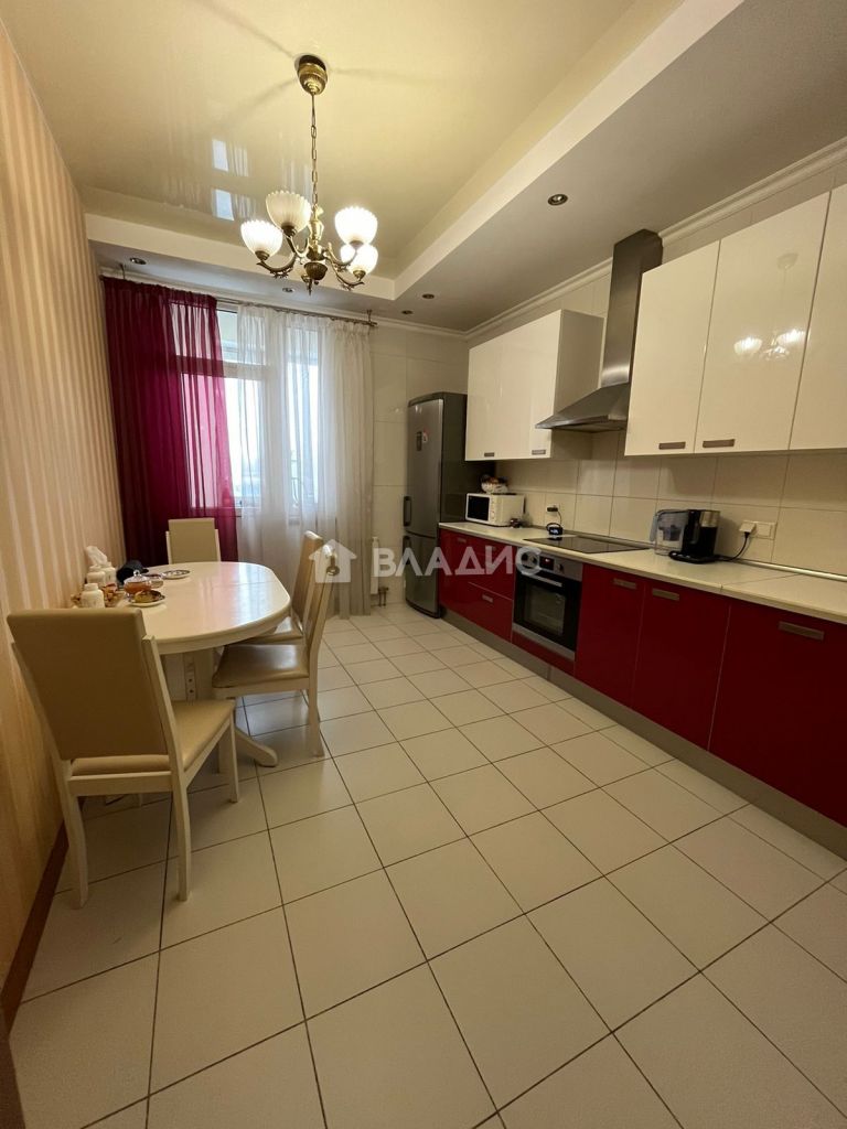 Продажа 2-комнатной квартиры, Москва, Симферопольский б-р,  18